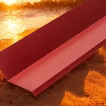 Kompletní průvodce oplechováním střechy ke zdi